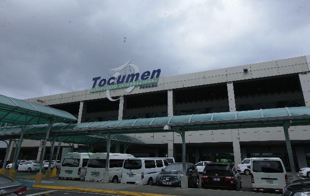 Joseph Fidanque, gerente de Tocumen S.A., aparece como director en varias empresas que han recibido contratos directos en su administración. Joseph Fidanque, gerente de Tocumen S.A., aparece como director en varias empresas que han recibido contratos directos en su administración.