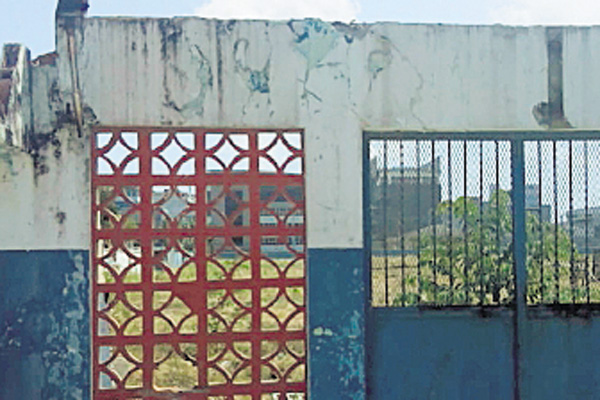 Solo se observan las deterioradas y derrumbadas estructuras. /Fotos: Diomedes Sánchez