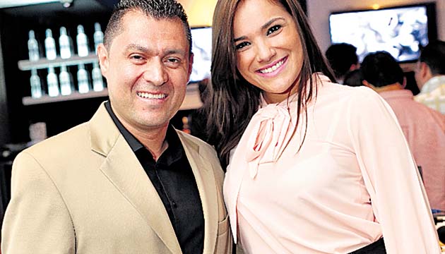 8. John Bermúdez y Yoseline Concalves.