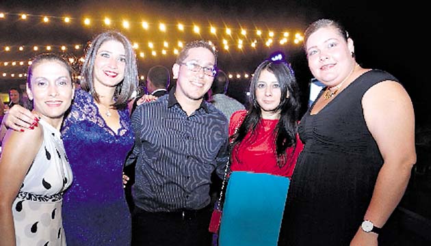 4. Yadira Pino, Claudia Brandon, Gian Paolo Leone, Tania Quintero y Enid Pitti.