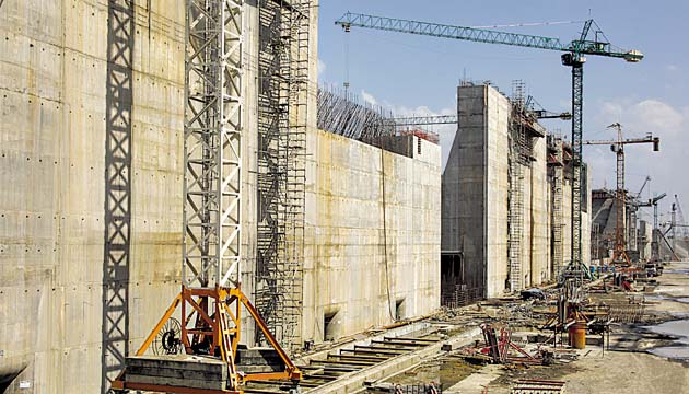 Ampliación. El Fondo Monetario Internacional dijo que uno de los riesgos a corto plazo que tiene Panamá es la posibilidad de que no se alcance un acuerdo para reiniciar los trabajos de ampliación del Canal, lo que es considerado como un riesgo para la economía.