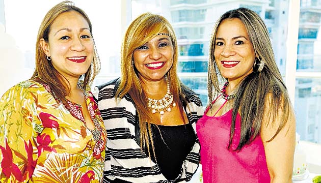 5. Natalie Stuart, Lupe López y Catherine Stuard.