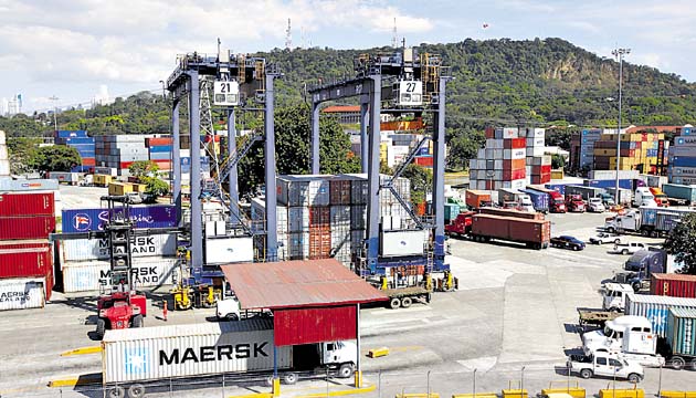 De acuerdo con los transportistas, el mecanismo en los puertos es variado.(Archivo)