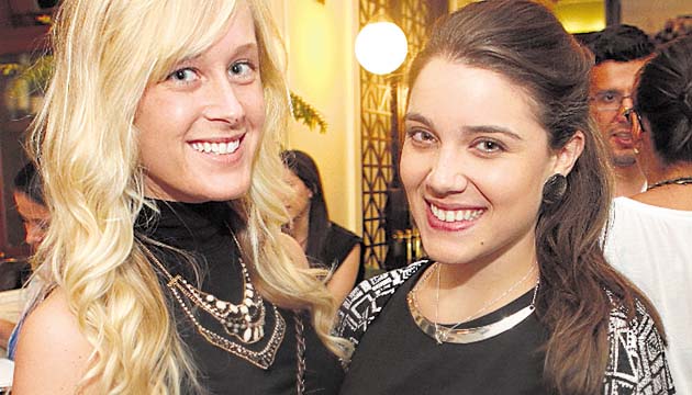 Olivia Dunn, junto a Ana Esther Cohen Henríquez.