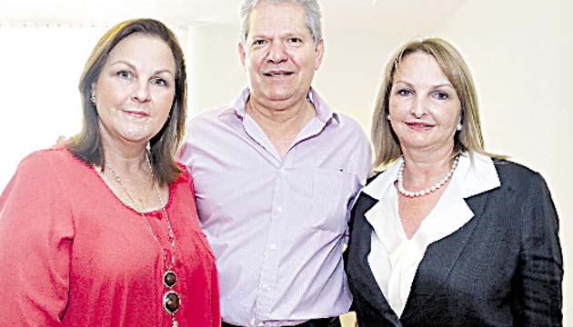 2. Lilia de León, Edgar Hernández y Quini de Chiari.