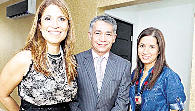 3. Flor Carvallo, Armando Rondon y Melisa Velarde.