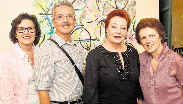 4. Ana Valladares, Fredo Valladares y Maribel Bazán.