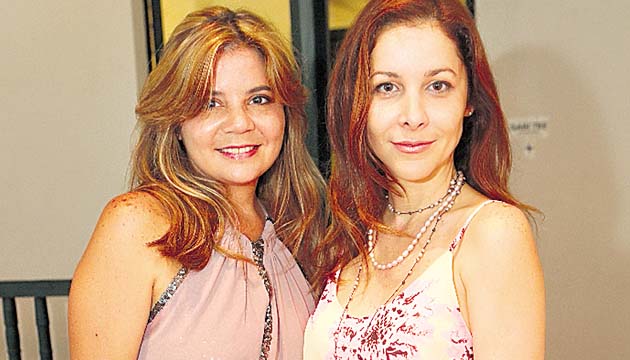 6. Kathy Vásquez y Carolina Tejada.