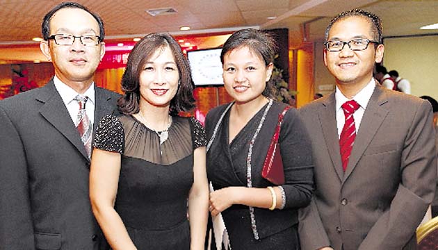 4. Camilo Chang, Diana Liu, Elisa Wu y Pedro Chang.