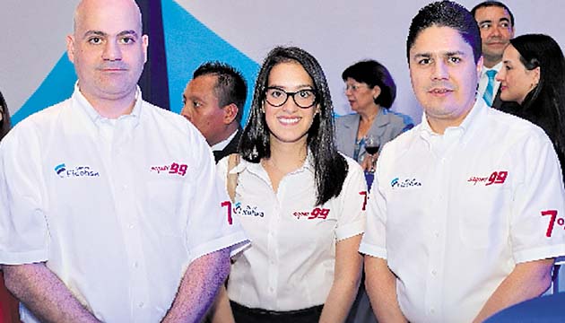 4. Salomón Barjum, Ana Elena Álvarez y Camilo Atala.
