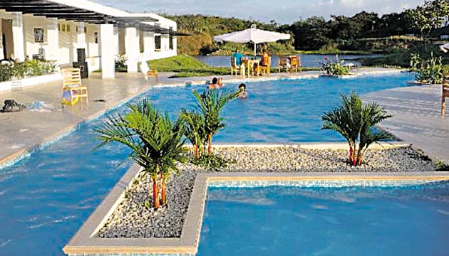 Hoteles ‘top’, Para los amantes de la naturalezaVista Lago, Santiago. A orillas de la Panamericana se encuentra este hotel apartado, en un entorno natural maravilloso, protegido del ruido y con un lago artificial.