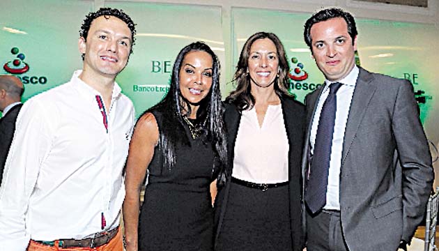 2. Germán Ferrer, Mariana Suárez, Eva Benítez y Juan Posadas.