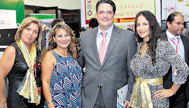 4. Rebeca de Montes, Yolany Alvarado, Antonio Guevara y Betzabeth Romero.
