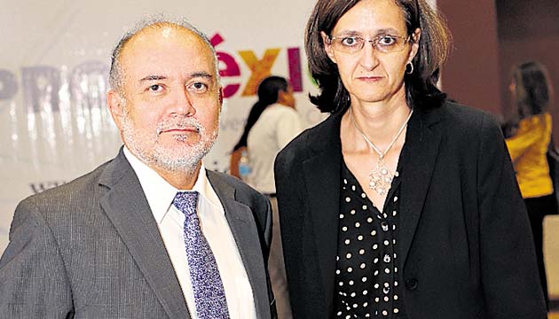 6. Gerardo Olmos y Alejandra Bologna.