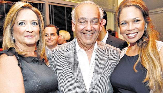 2. Malka Mizrachi, Jacobo Mizrachi y Vianny Sanguily.