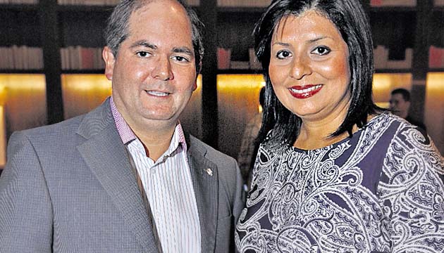 5. Carlos Derteano y Varsovia Isaza de Martin.