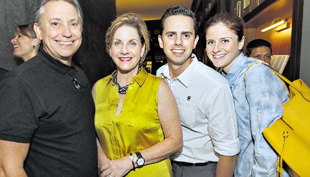 9. Ignacio Mallol, Sandra de Mallol, Ignacio Mallol Azcárraga y Sandra Robles.