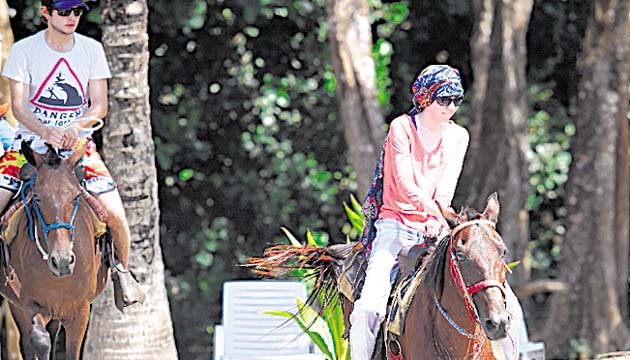 Montar a caballo. En playa El Estero se alquilan caballos para ir de paseo por la arena y llegar hasta Punta Brava, donde hay hermosos acantilados. También se puede subir a las colinas cercanas.