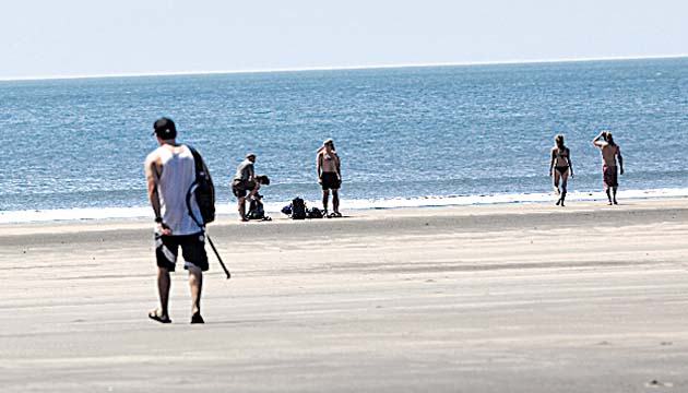 Surfear. Por ser Santa Catalina una de las playas más famosas para el surf, se dan allí lecciones para surfear. Existen cursos para principiantes y niños. La hora perfecta para el entrenamiento es durante las mañanas.