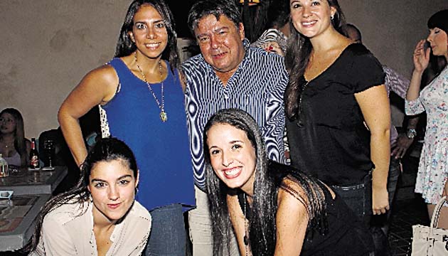3. Giulianna Russo, Ramón Rovelli, Ana Gabriela Amaya, Nicole Rosania y Cecilia Grifo.