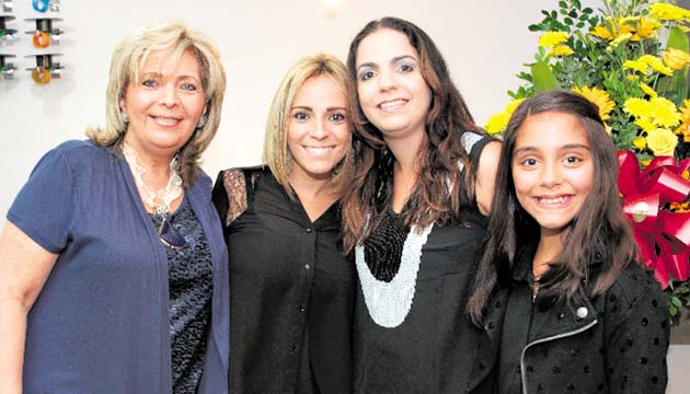 5. Ana Yahni, Daniela Zayat, Farida Yahni y Marcela Yahni.