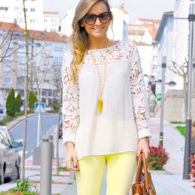 Agrega detalles. No necesariamente tienes que salir a comprarte ‘outfits’ para sumarte a la nueva tendencia, ya que puedes sumarlos a tus accesorios – en bolsos, collares, etc.