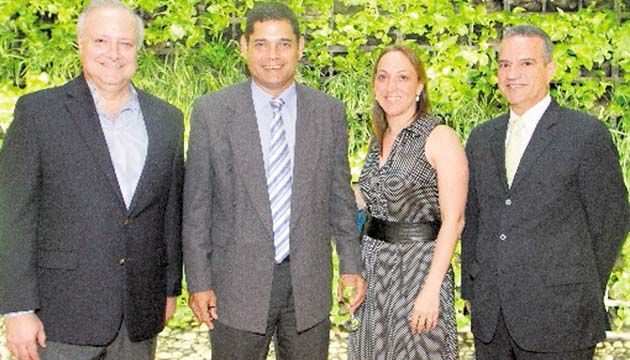 2. Raúl Jiménez, Ricardo Villarreal, Graciela Arosemena y José García.