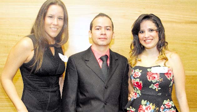 4. Anna Beatriz Marengo, David Castillo y Francesca Bravo.