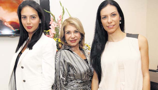 2. Bárbara Romano, Nina Rojas y Jony Hernández.