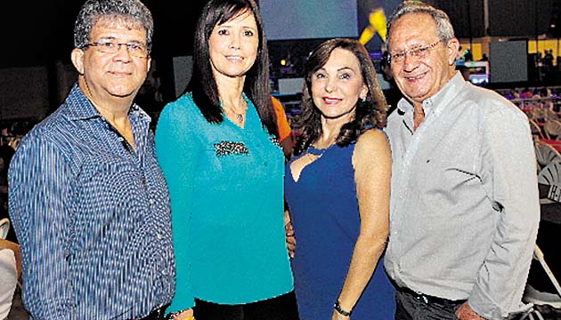 2. Salvador Hernández, Vivian Hernández, Loly Clemente y Ernesto Clemente.