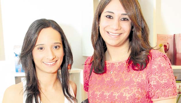 8. Fátima Bárcenas y Rachel Moutran.