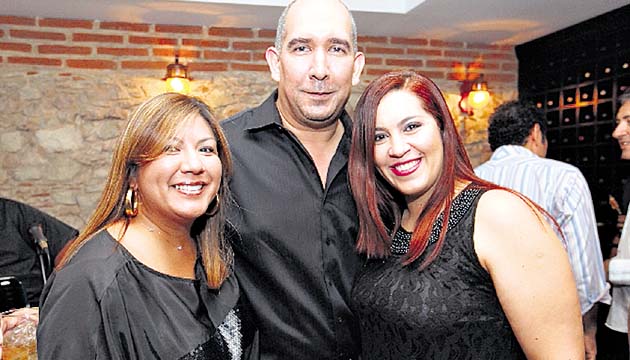 5. Suley Sanson, Luis Achurra y Sally Rivera.
