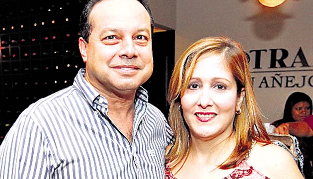 7. Ariel Alvarado y Rocío de Alvarado.