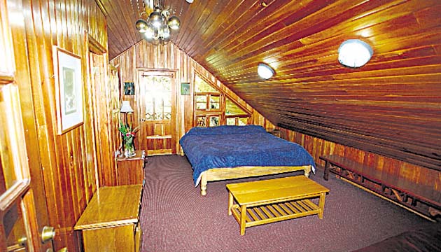 Cabañas acogedoras. El hotel Los Quetzales ofrece cabañas hechas de madera para una familia.