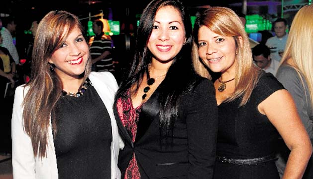 4. Karem Candanedo, Jackelene Castillo y Rosemary De Gracia .