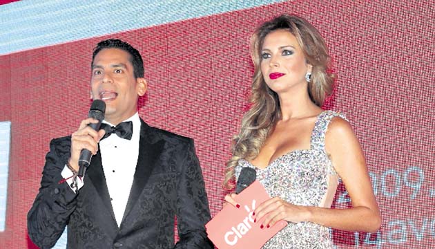 5. Ismael Cala y Massiel Rodríguez, maestros de ceremonia de la gala.