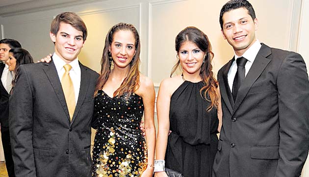 2. Eduardo Díaz, Alejandra Eleta, Viviana Pelyhe y Jonathan Casrrasco.