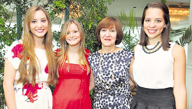 4. Paulina Martinez-Acha, Melissa Quijano, María Teresa de Quijano y Teresa Quijano.