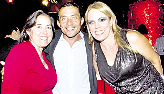 2. Moira Romero, Alex Ortega y Moe Petterson.