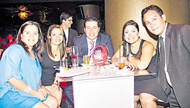 4. Gonzalo González, Sara Tello, Dayan Jaén, Evelyn Materrán y Juan Carlos Cuan.