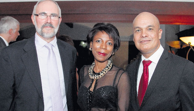 5. Patrick Herve, Marie Carmel Mangones y Luis Morales.
