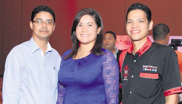 3. Bolívar Herrera, Jessica Núñez y Vicente Guevara.