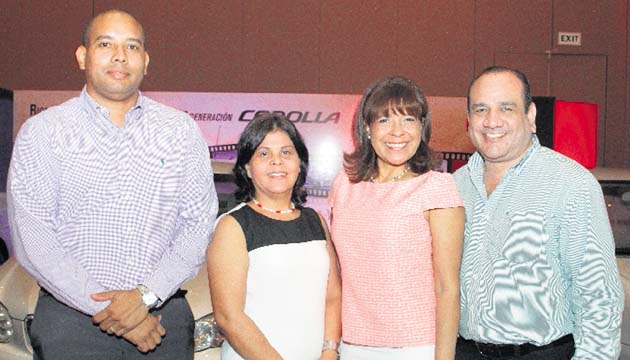 5. Marcos López, María de Muñoz, Ileana González y Raúl Muñoz.