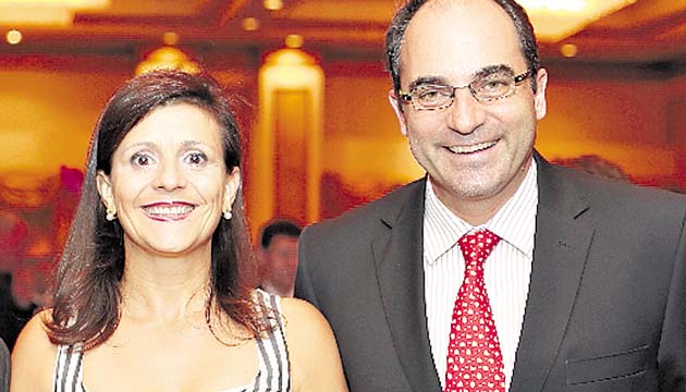 2. Pilar Saucedo de Hurtado De Mendoza y José Antonio Hurtado De Mendoza.
