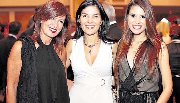 12. Geraldine Campanale, Carmen Fernández y Diana García.