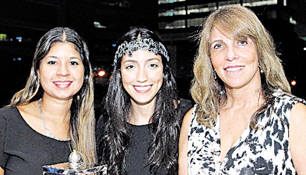 3. Lina Estamilla, Maira Monnerat Pompeu y Rosane de Pompeu.