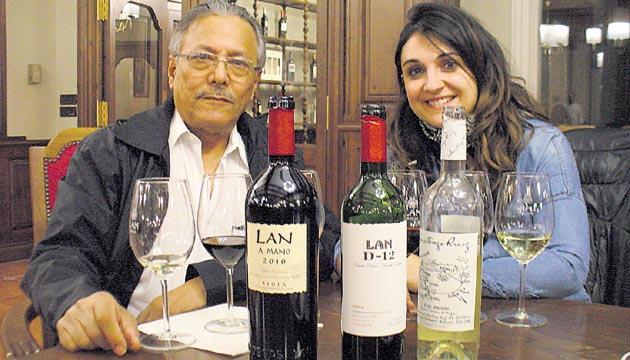 Visita del doctor Aníbal Villa-Real a las instalaciones de Bodegas Lan.(Cortesía.)
