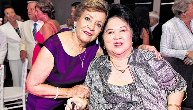 2. Nancy Solís y Rita de Yee.
