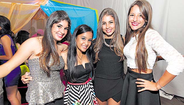 11. Alexandra Castrellón, Victoria Castrellón, Priscila Castrellón y Claudia Chacón.