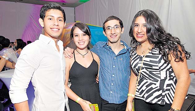 12. Roger Alvarado, Ana Patricia Alvarado, Camilo Posada y María José Santillán.